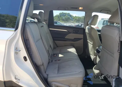 2018 Toyota Highlander Le z USA, uszkodzony, nr VIN 5TDBZRFH5JS831377